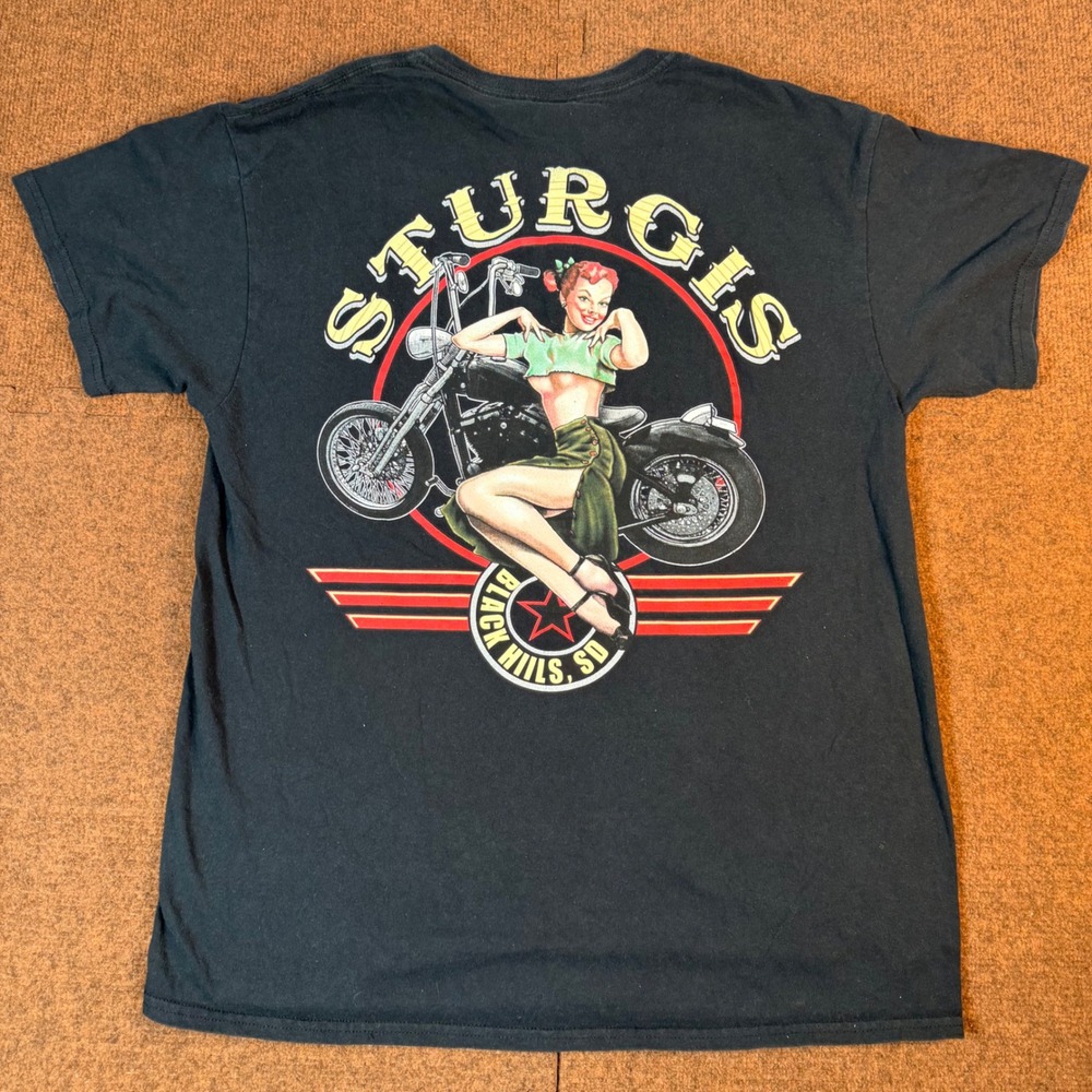Gildan Sturgis Black Hills SD Motorcycle Pinup Girl T-Shirt Men Large Black 2776